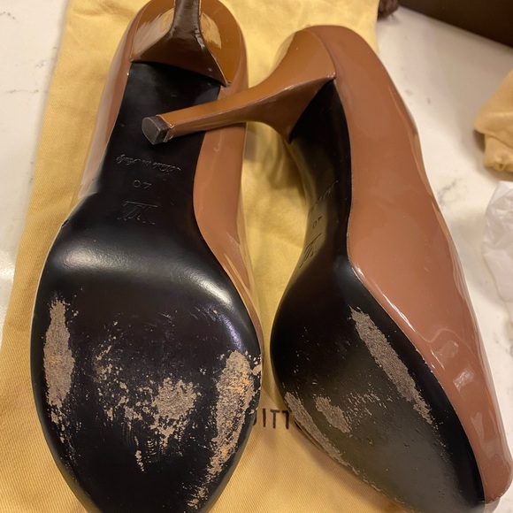 Louis Vuitton Lock Pump - Like New - Guaranteed Authentic - Picture 5 of 7